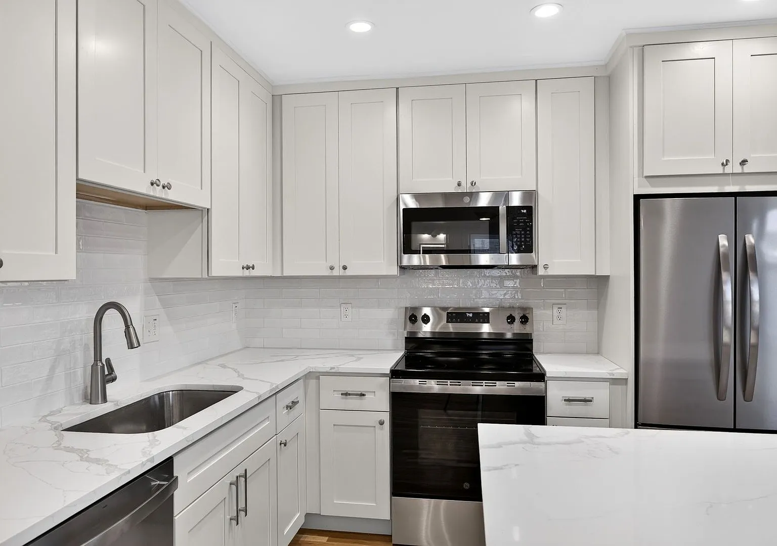 7517-19 Oxford Dr — Photo 4