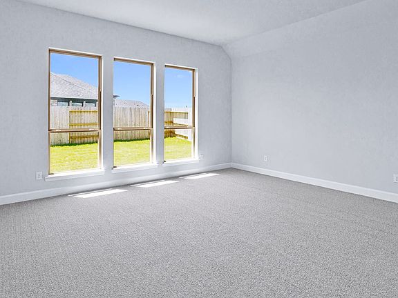 4th image of 18719 Sweet Basil Dr