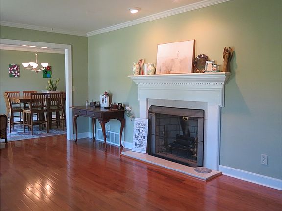 4th image of 1033 E Parkwood St