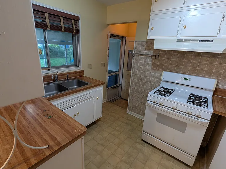2734 Hampshire Rd — Photo 14