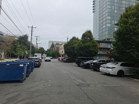 5th image of 905 Cherry St APT 102