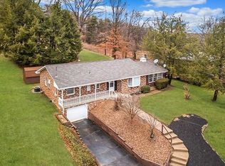 226 Geneva Dr, Aliquippa, PA 15001