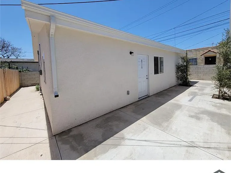 8715-8721 Hooper Ave — Photo 6