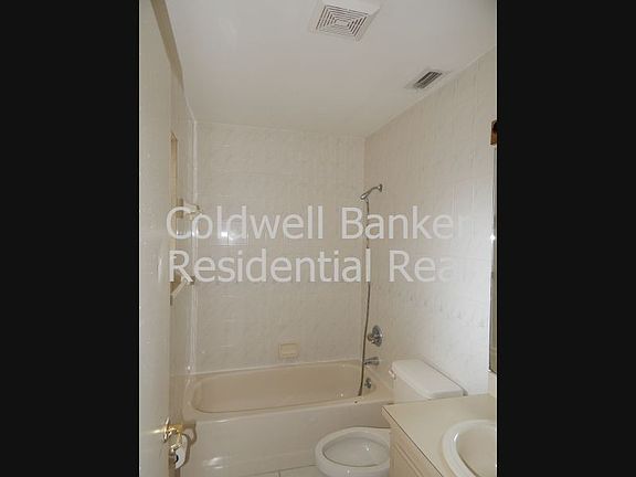 4th image of 414 Allamanda Dr