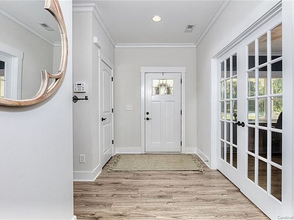 3rd image of 2554 Roseview Ln