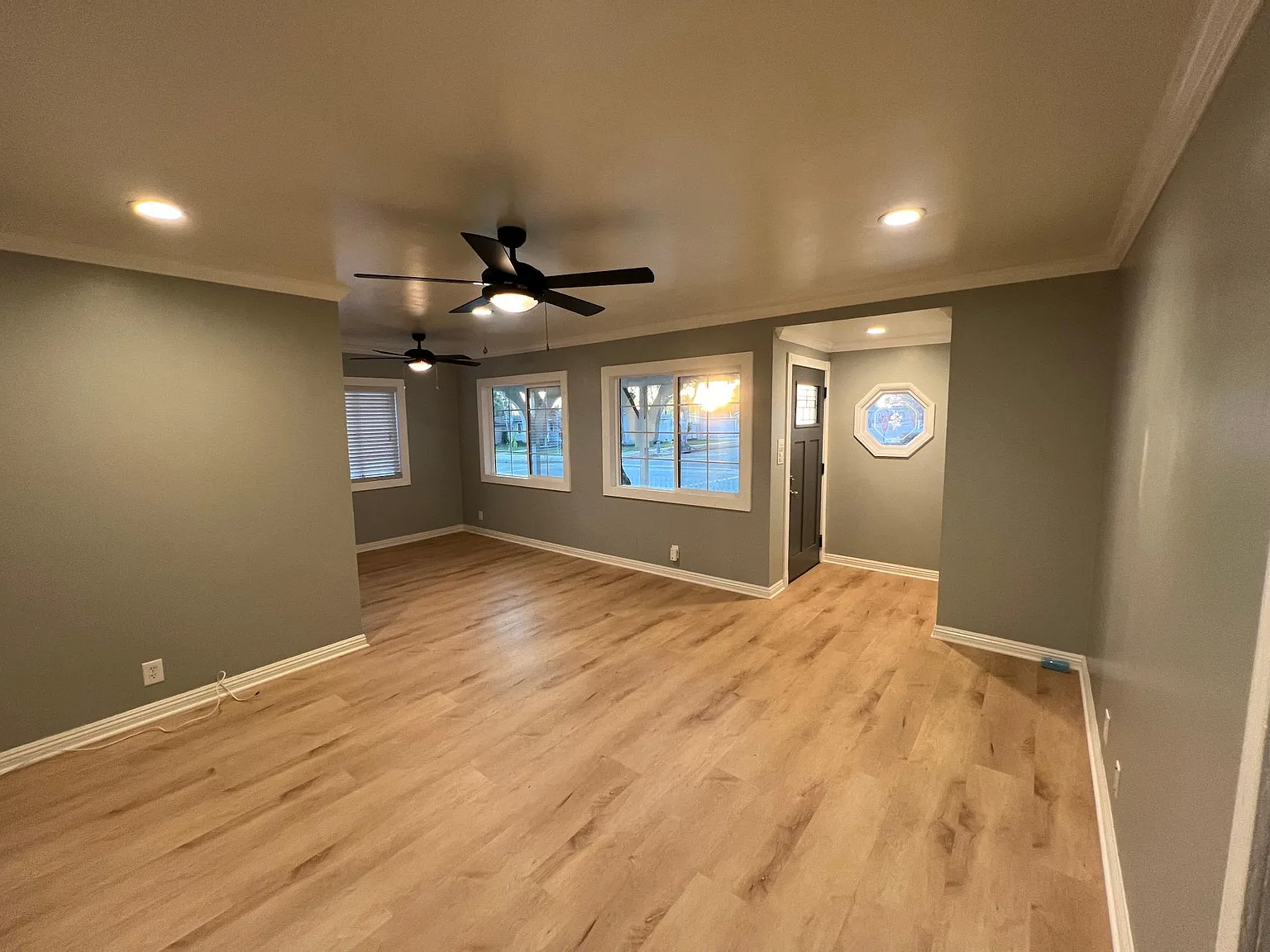 3 bed, 1.5 bath, 1600 sqft, $3,450 — Photo 3