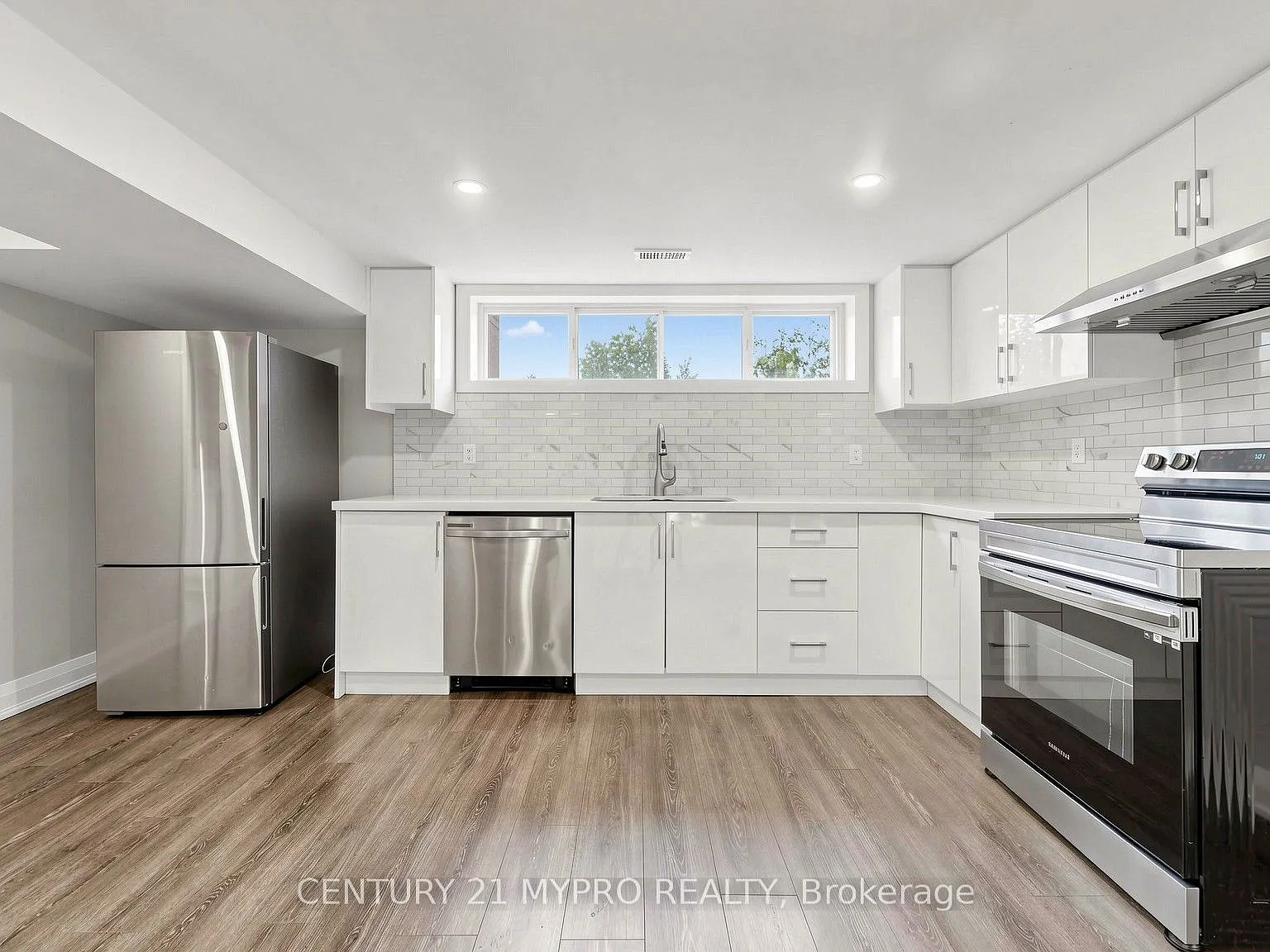 3 bed, $2,100 — Photo 4