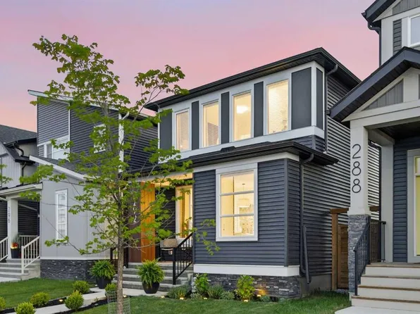 292 E Wolf Creek Mnr SE, Calgary, AB T2X 4V4