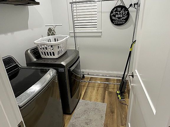 Laundry room with sink