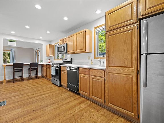 4th image of 709 Manor DRIVE