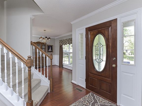 4th image of 17 Aerie Ct
