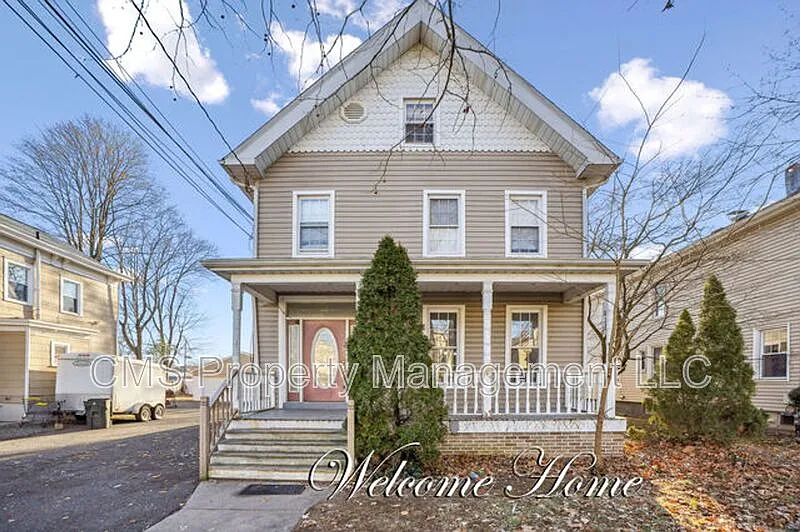102-104 Jackson Ave #1