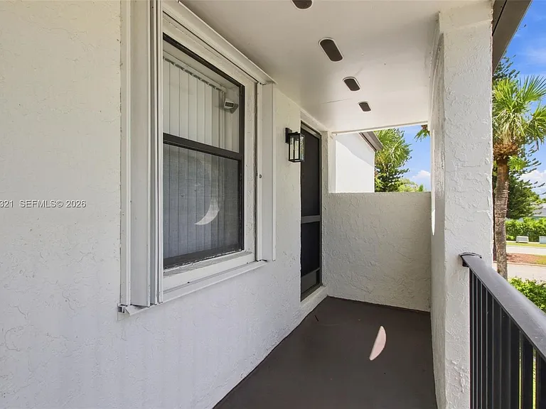 11396 Taft St #11396 — Photo 4