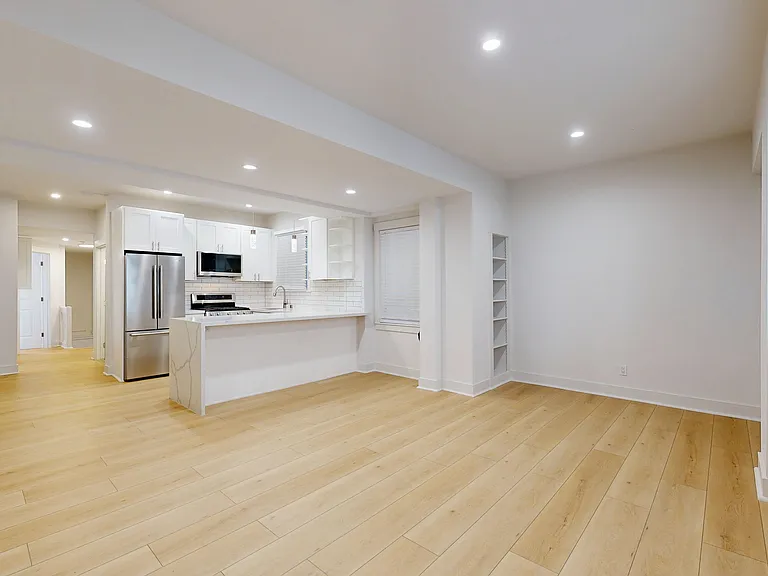 10 Brooklyn Pl #1 — Photo 3