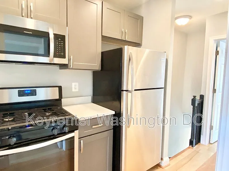 2 bed, 1.0 bath, 550 sqft, $1,525 — Photo 3