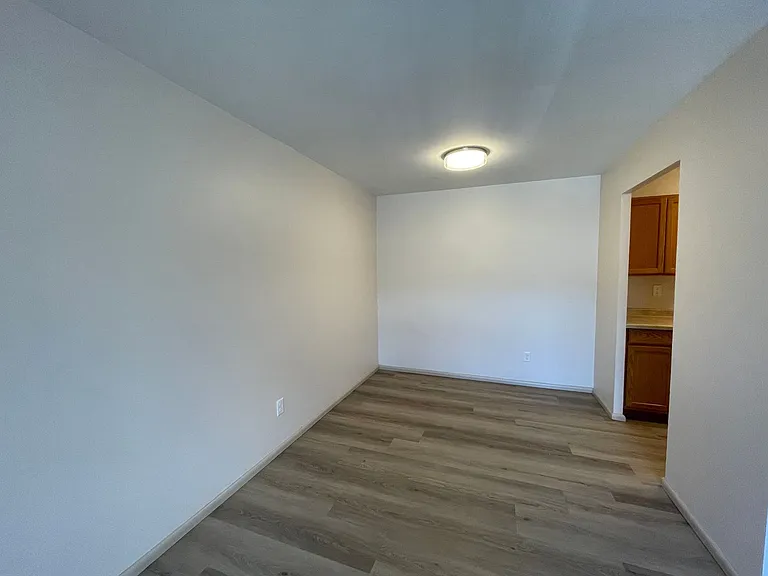 113 S Platten St — Photo 5