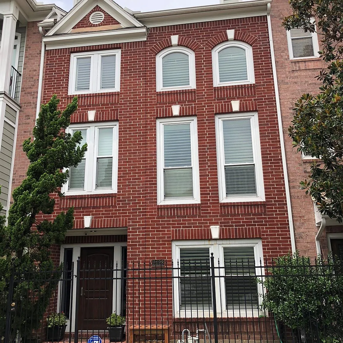 2 bed, 2.5 bath, 2078 sqft, $2,800 — Photo 1