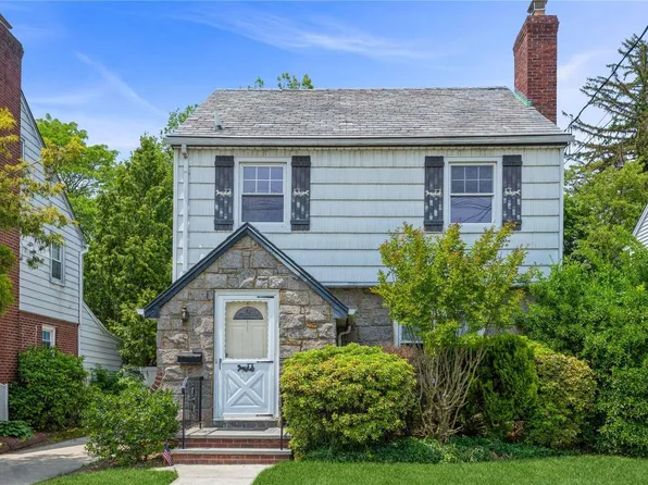 36 N Oceanside Road, Rockville Centre, NY 11570
