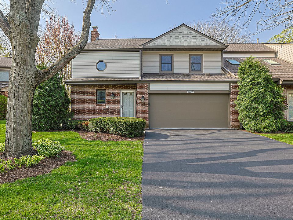 1st image of 23W479 Green Trails Dr