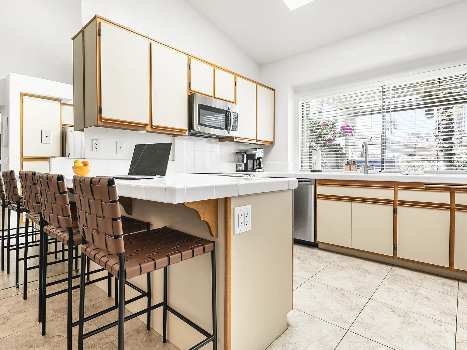 2 bed, 1410 sqft, $3,000 — Photo 2