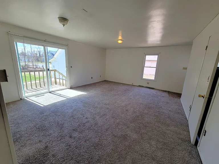 518 E Walnut St #1/2 — Photo 7