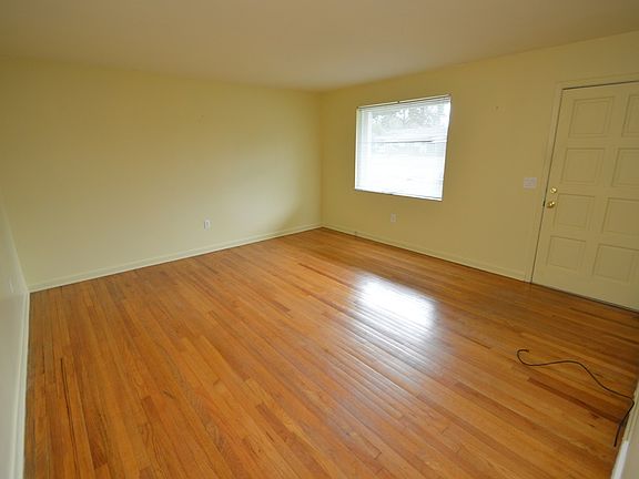 2nd image of 107 Palomino Ln