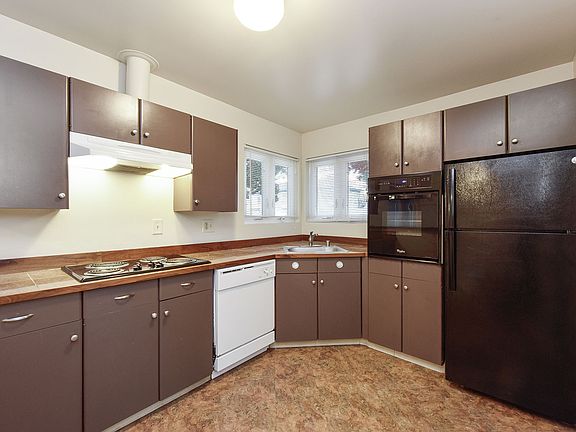 2nd image of 2157 Santa Clara Ave #28