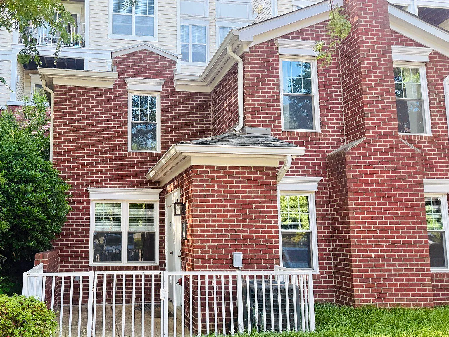 2 bed, 2.5 bath, 1282 sqft, $3,100 — Photo 1