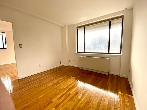 5th image of 259 Elizabeth St APT 6B