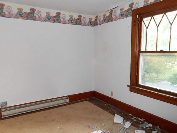 3rd image of 298 Forest St