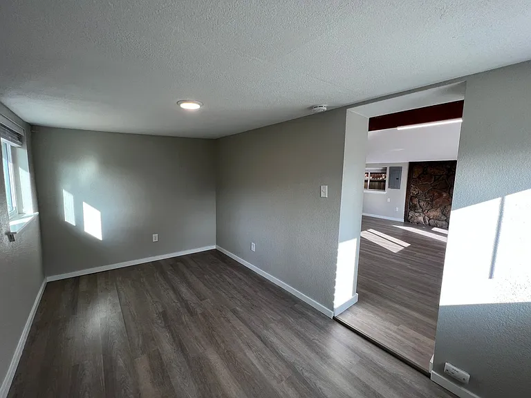 2100 S 11th Ave — Photo 9