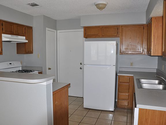 3rd image of 12909 Humphrey Dr