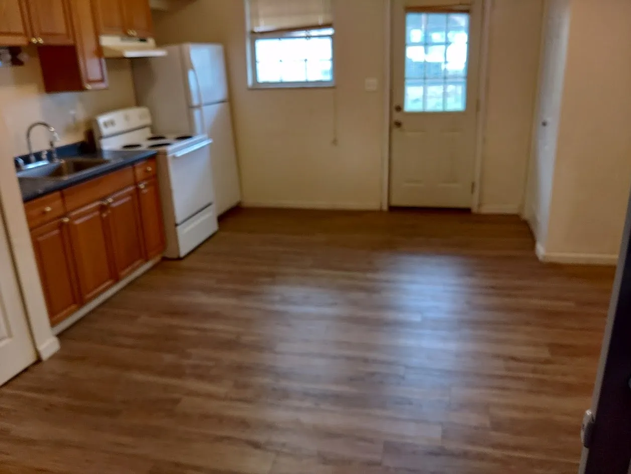 2 bed, 900 sqft, $1,100 — Photo 1