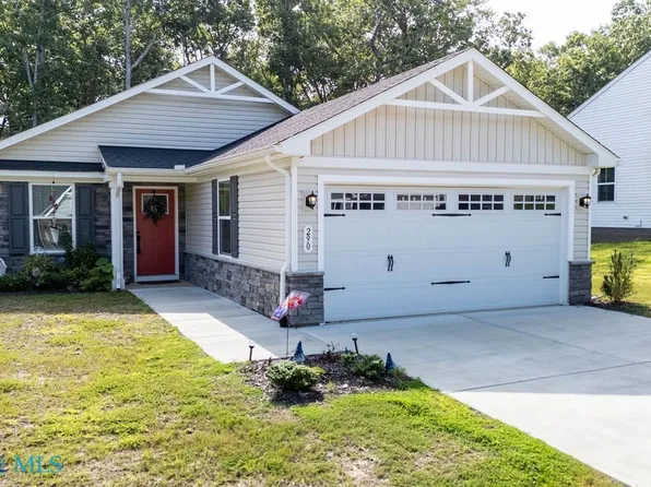 290 Pleasants Ln, Kilmarnock, VA 22482