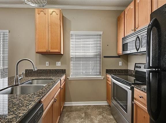 4th image of 908 Marina Dr #A