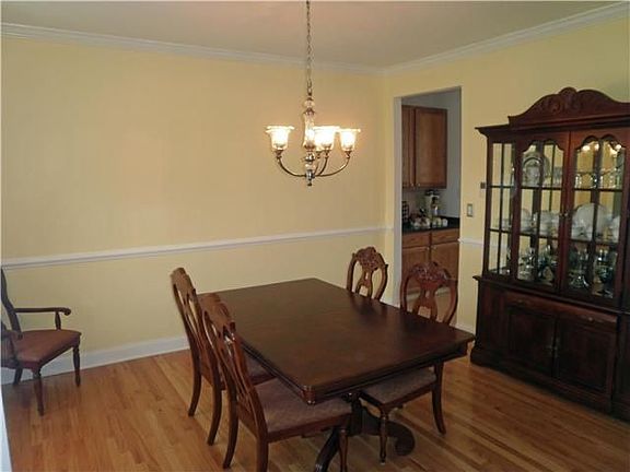 Formal dining room w/hardwood floors & chair rail