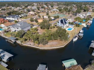 920 Gondolier Blvd, Gulf Breeze, FL 32563