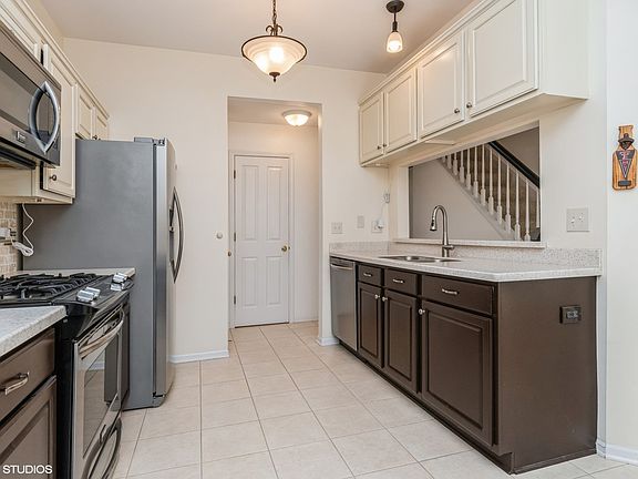 2nd image of 146 Oakton Dr