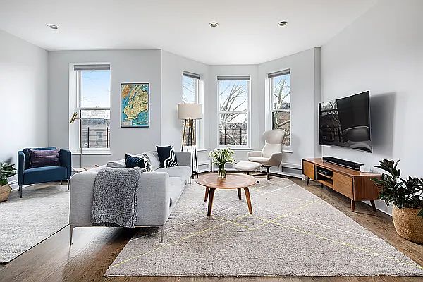 1st image of 357 4th St APT 3