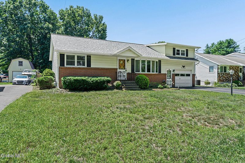 2nd image of 172 Dahlia Street