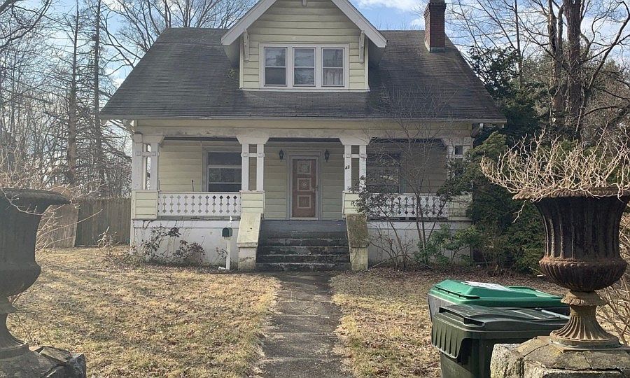 1st image of 42 Colonial Ave