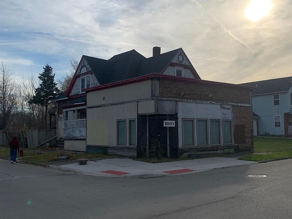 1st image of 2503 W Forest Ave