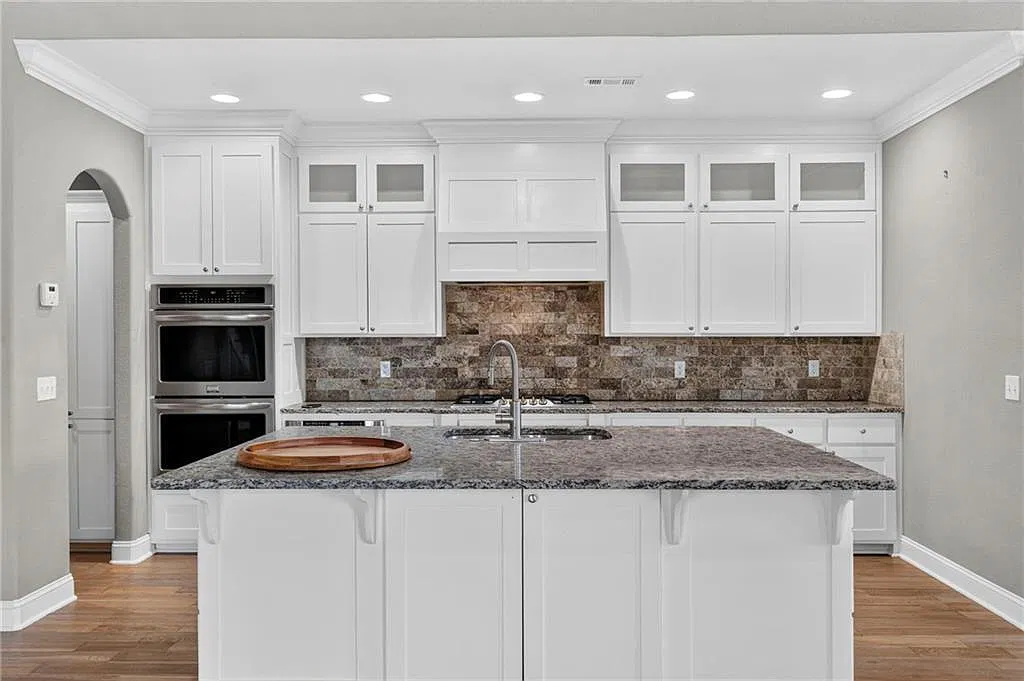 4 bed, 3.5 bath, 3289 sqft, $3,200 — Photo 3