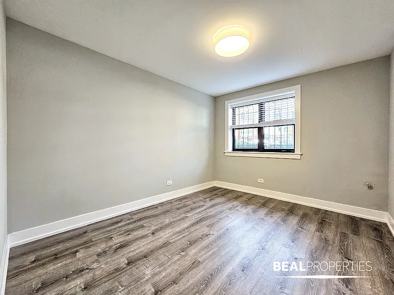 445 W Barry — Photo 103