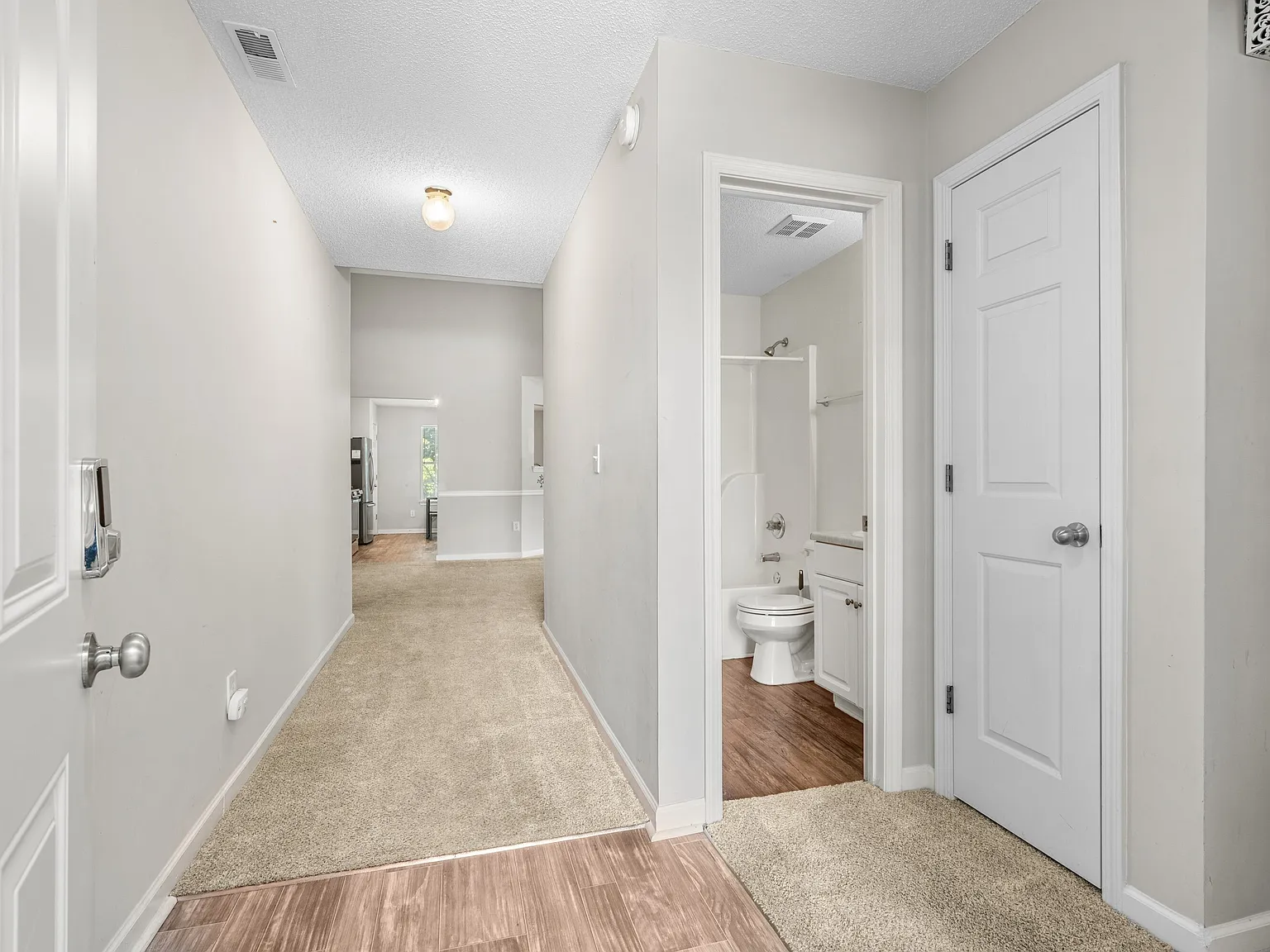 4 bed, 3.0 bath, 1850 sqft, $2,200 — Photo 3