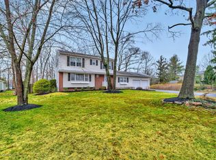 12 Oxford Dr, East Windsor, NJ 08520