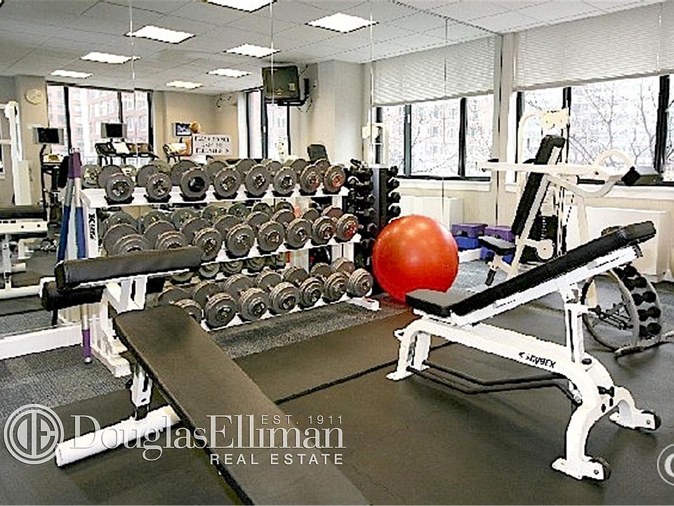 1st image of 450 N End Ave APT 25E