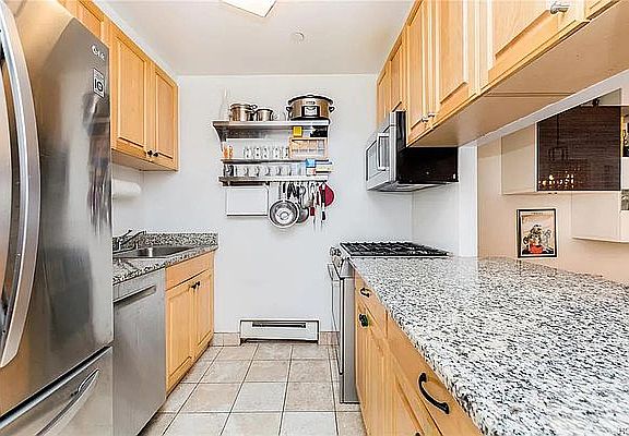 3rd image of 3800 Blackstone Ave APT 2S