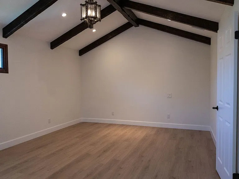 1552 Brentford Ave — Photo 16