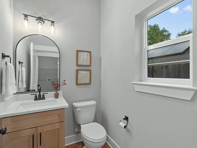 706 N F St #B — Photo 29